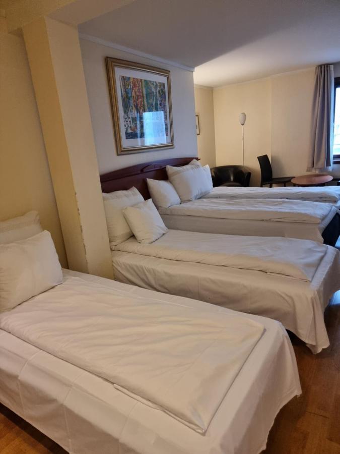 Familienzimmer mit Doppelbett