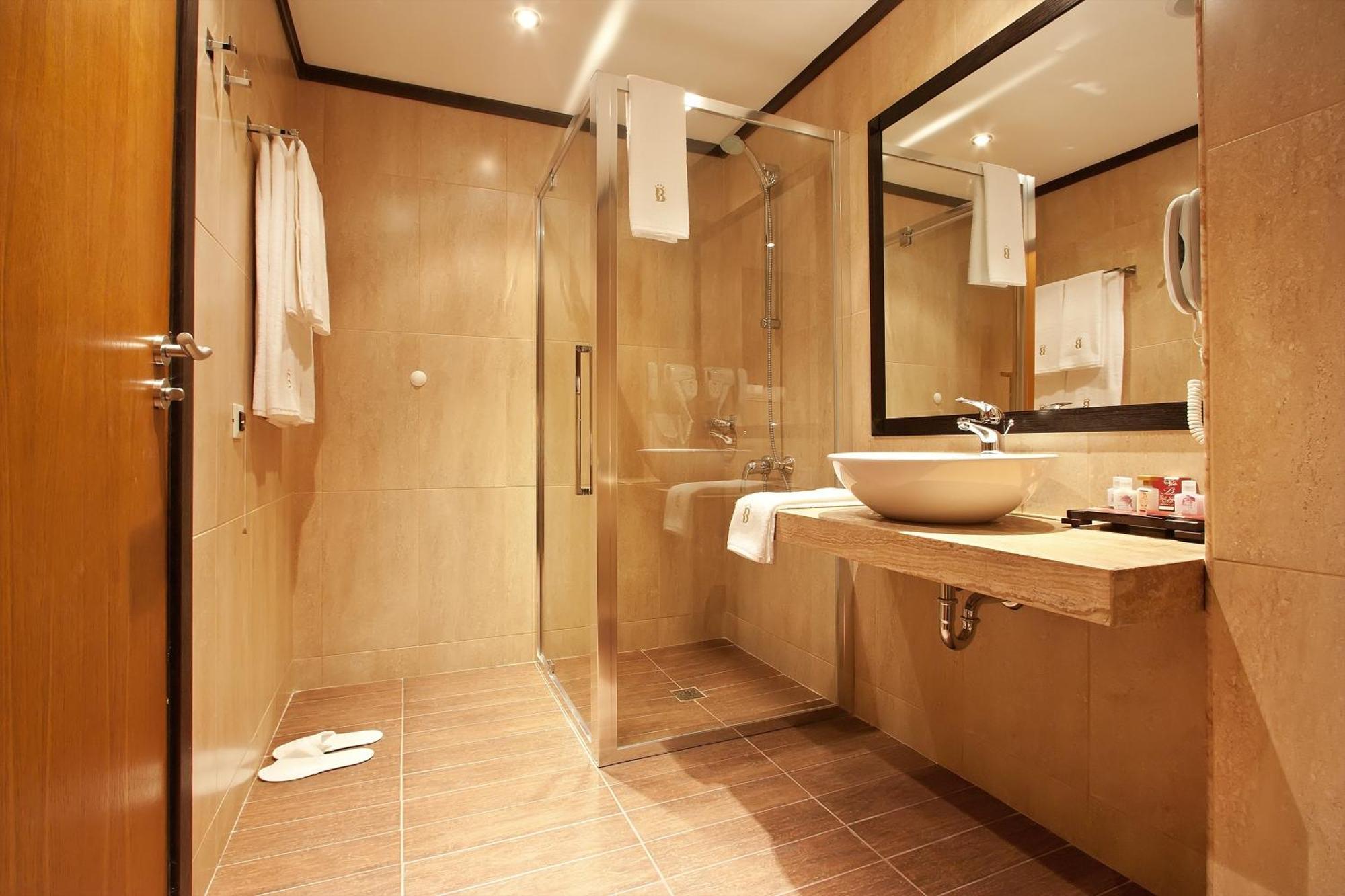 Superior Queen Suite,1278501259:JPEG