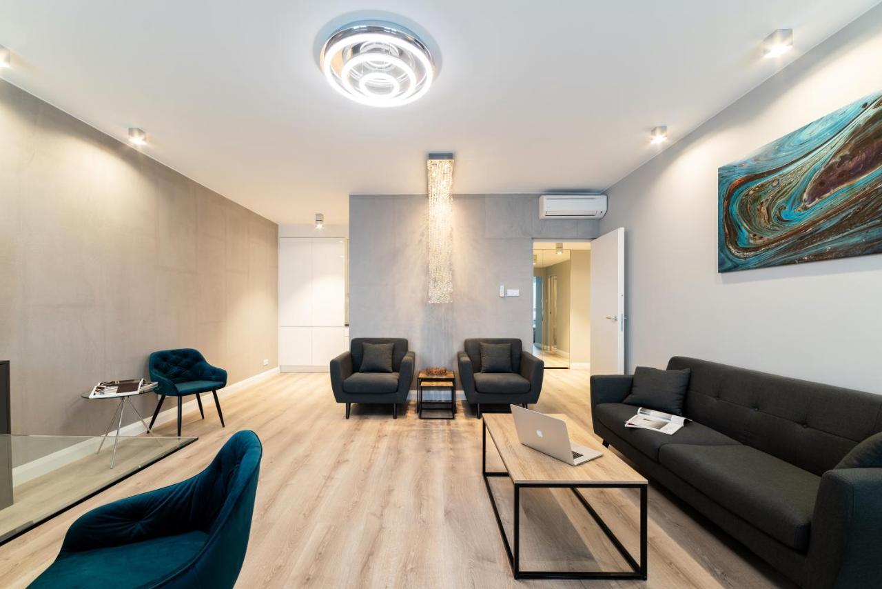 Deluxe One-Bedroom Apartment