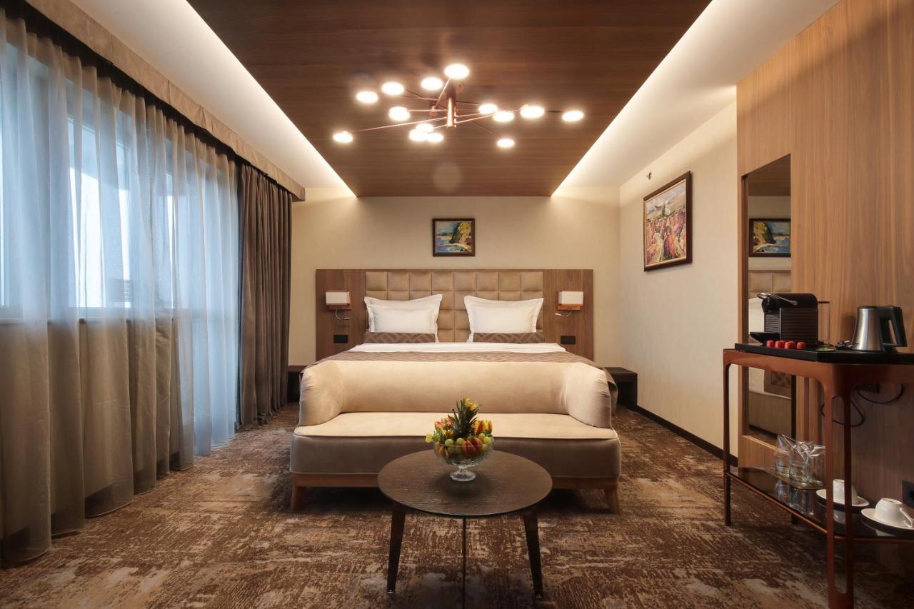 Exclusive Room King-size bed