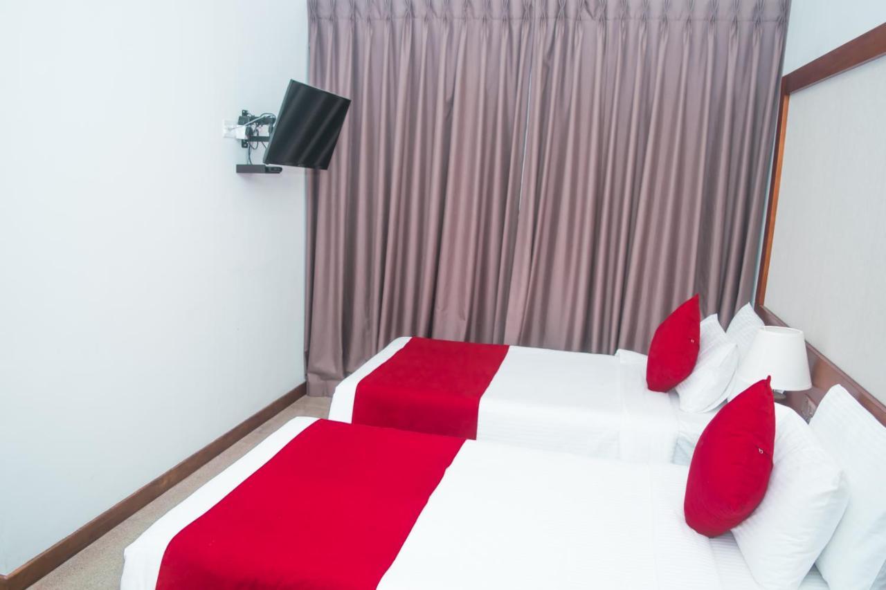 Twin Room Bath