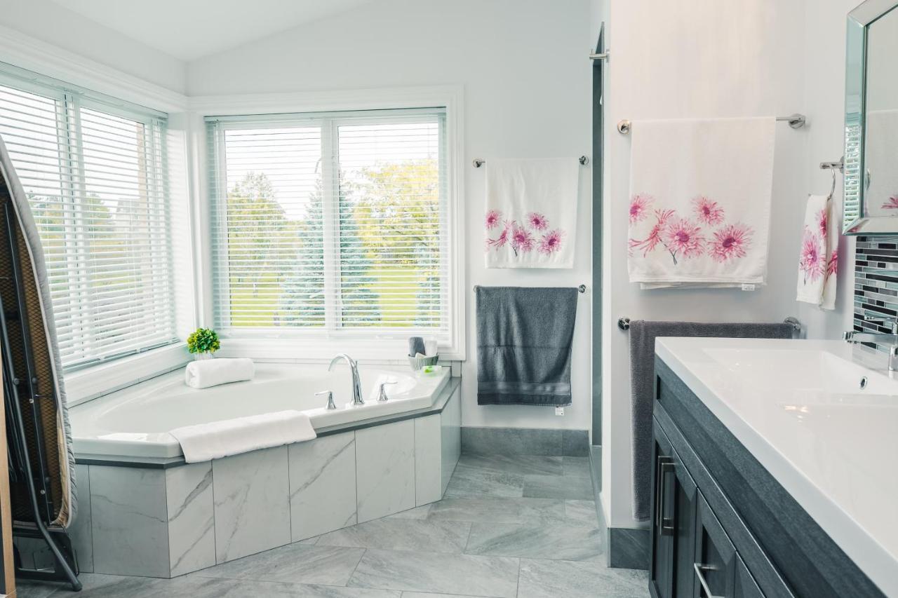 King Room Spa Bath