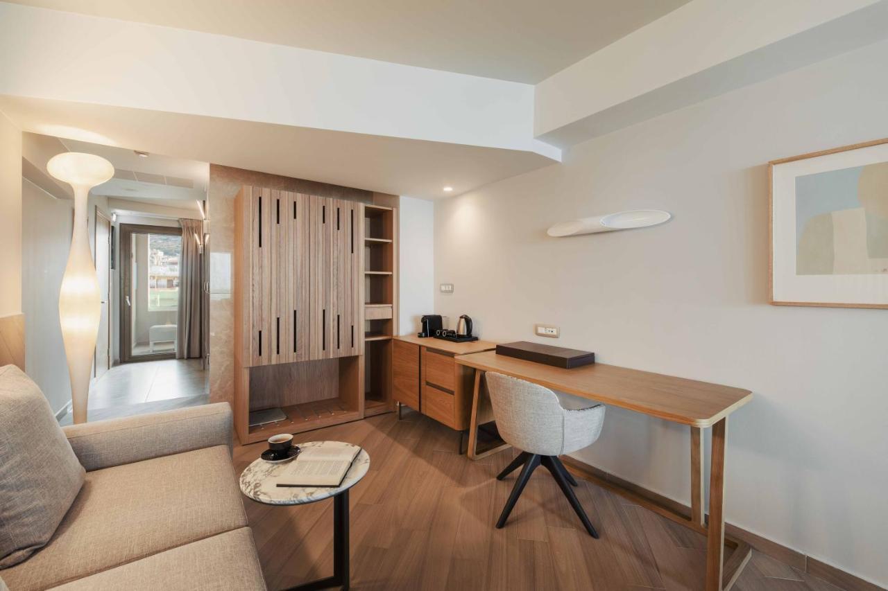 Deluxe Suite Spa Bath