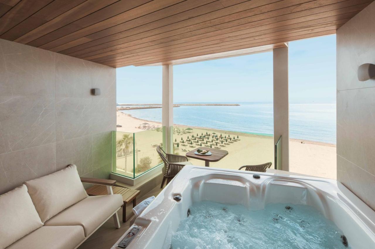 Deluxe Suite Spa Bath