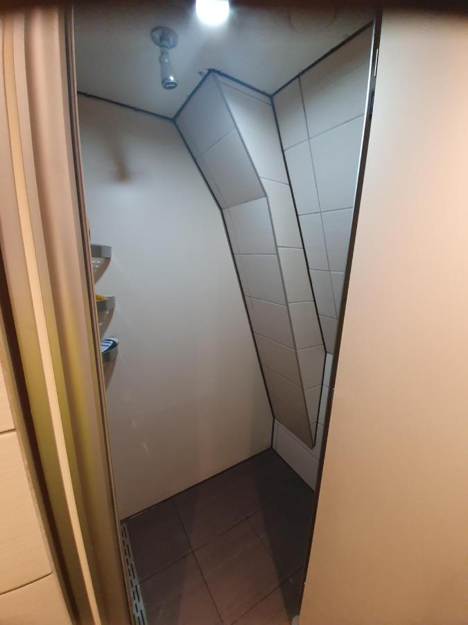 Chambre Familiale avec Salle de Bains Commune
