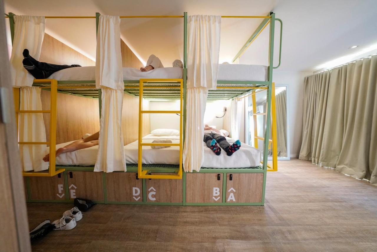 Cama em Dormitório Misto com 10 Camas