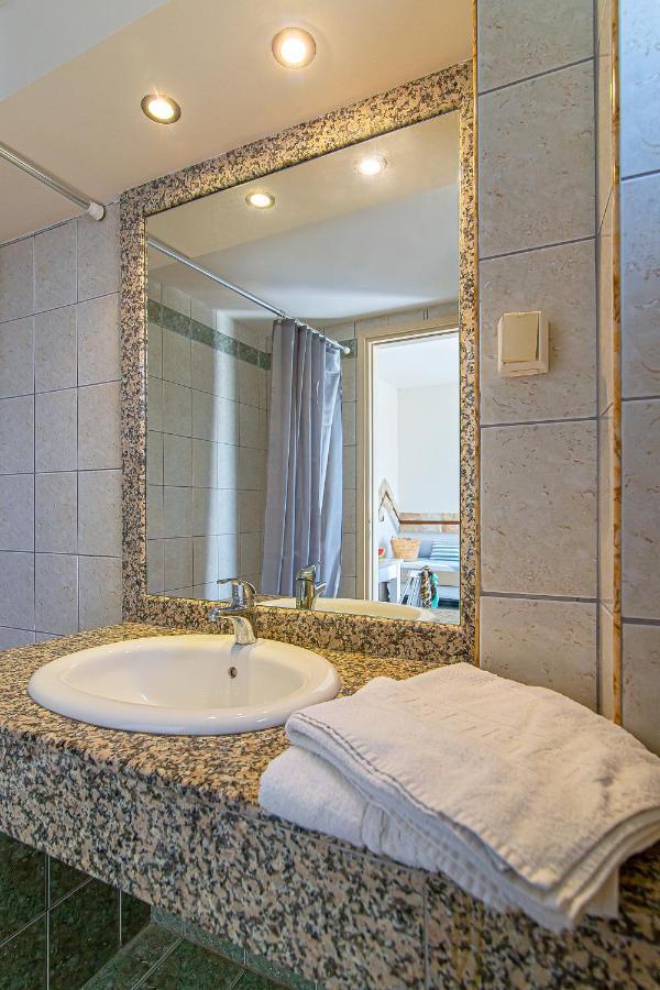 One-Bedroom Apartment Pool View