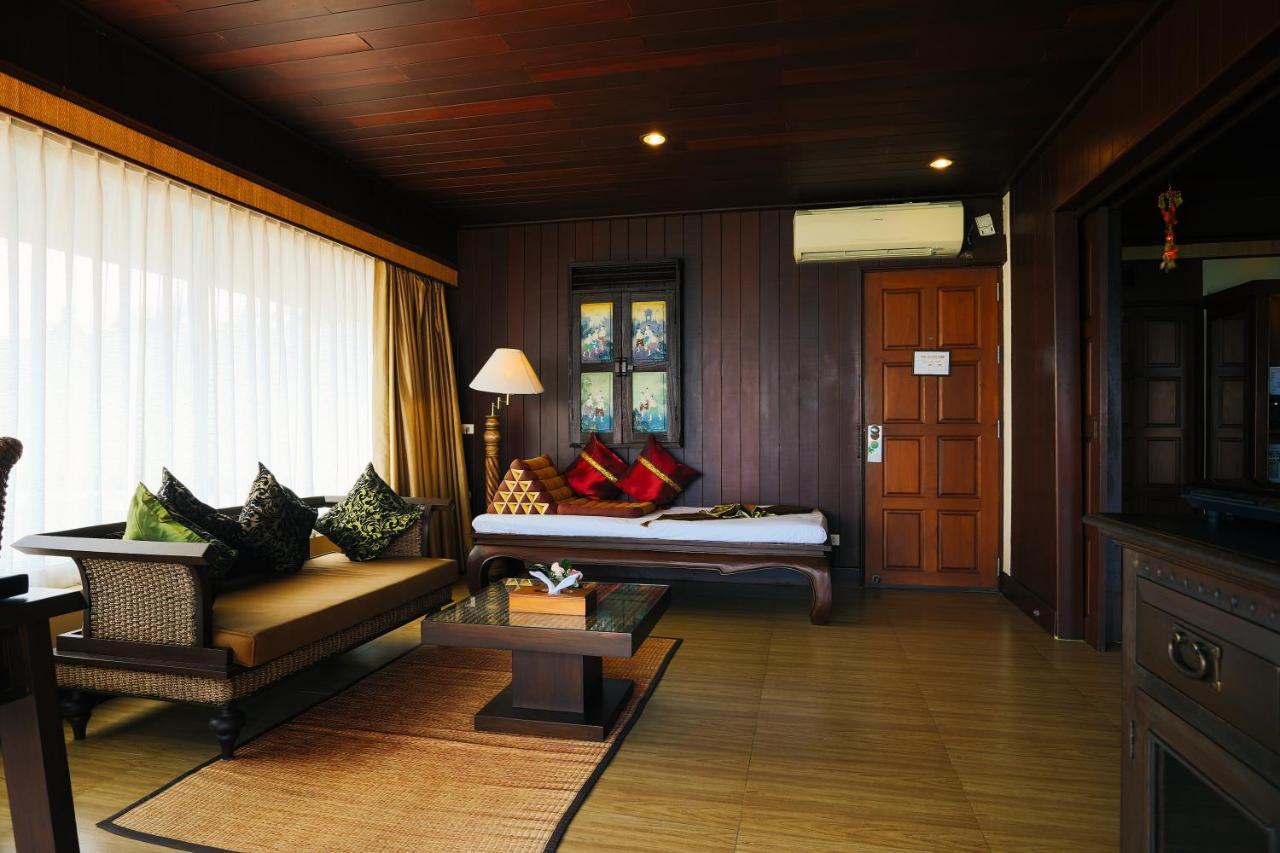 Honeymoon Suite