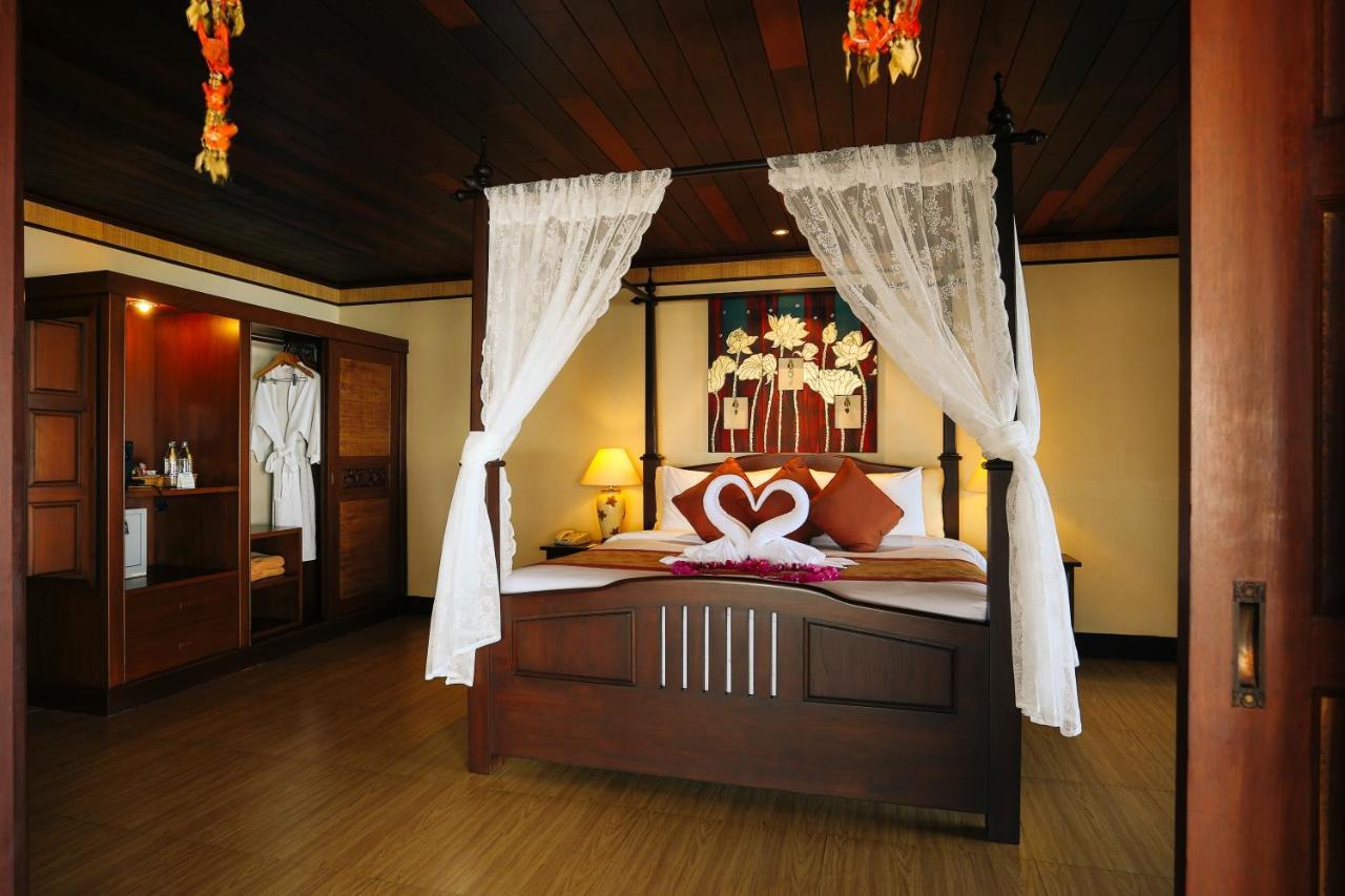 Honeymoon Suite