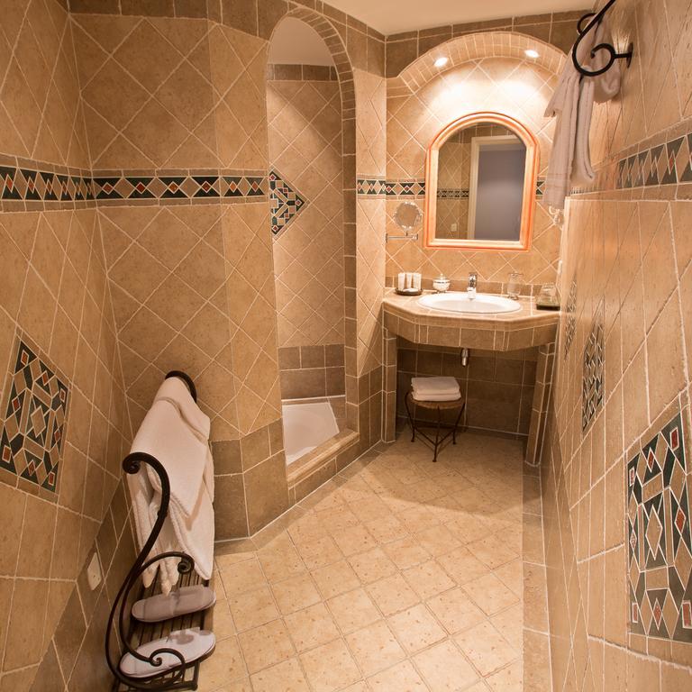 Romantic Suite with Jacuzzi,117495106:JPEG