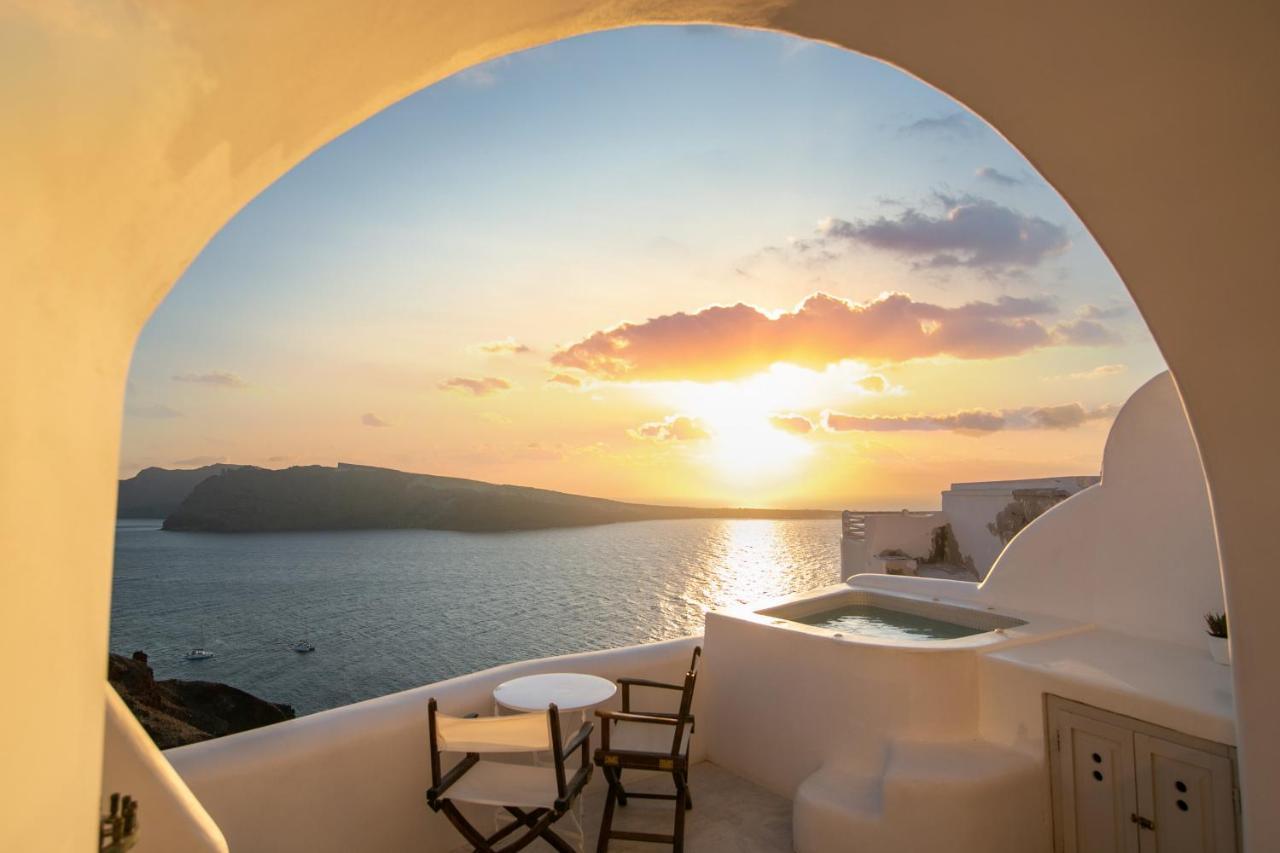 Honeymoon Cave Suite Outdoor Hot Tub