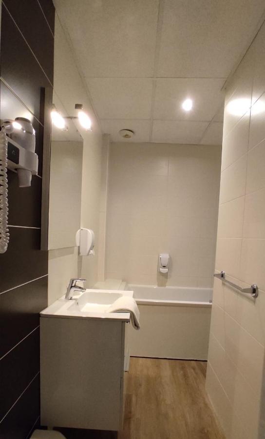 Deluxe Room,1589557729:JPEG