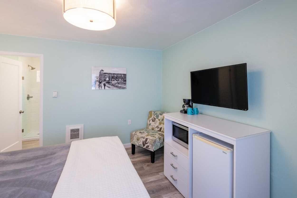 Standard Queen Room