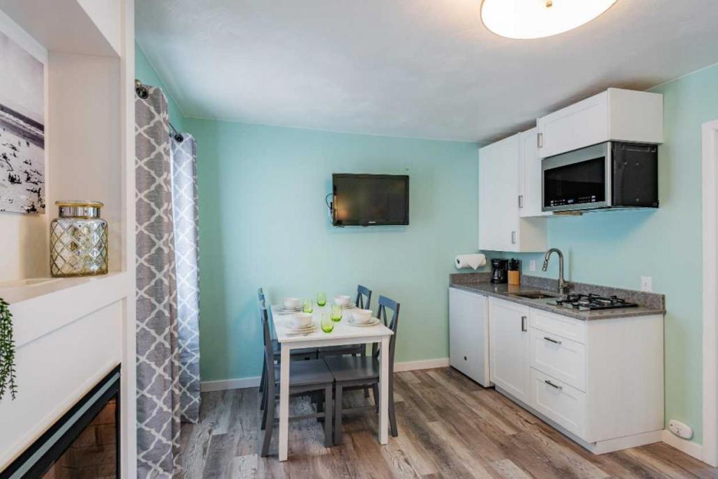 Two Queen Kitchenette