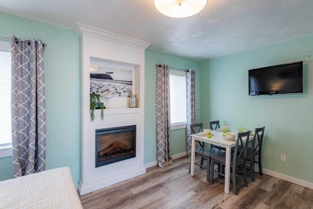 Two Queen Kitchenette
