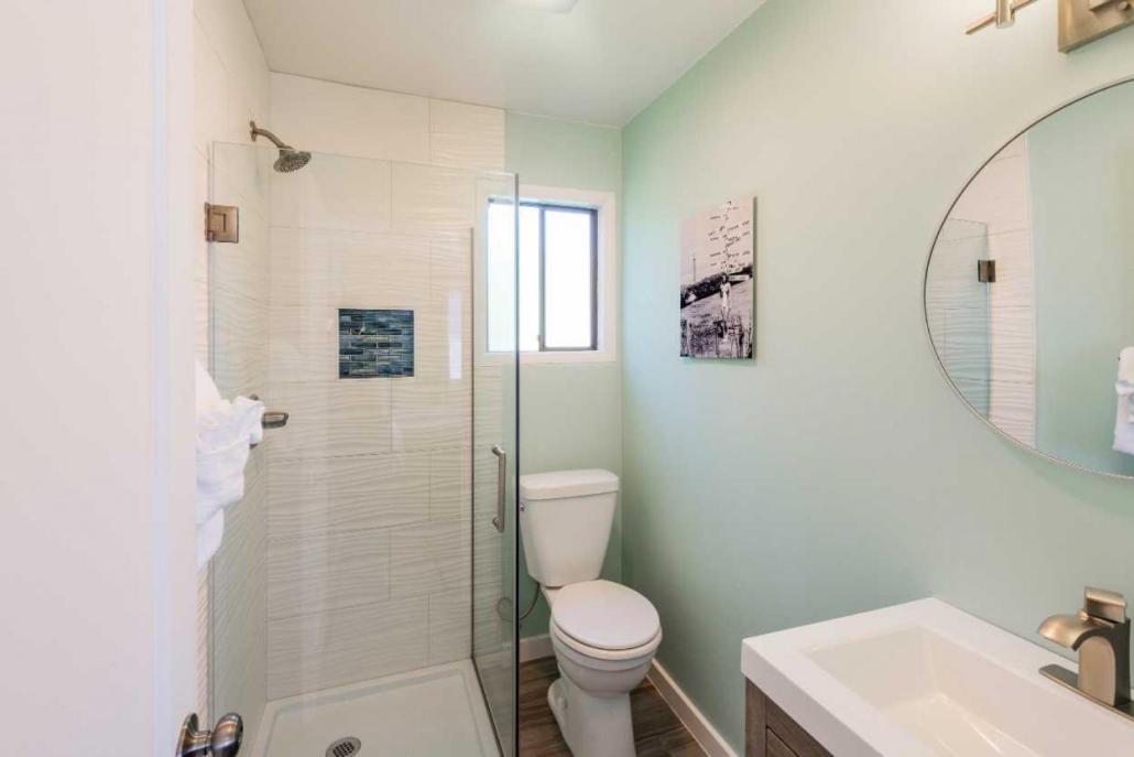 Queen Studio Jetted Tub
