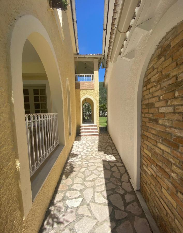 Superior Two-Bedroom Apartment Split Level Pool View