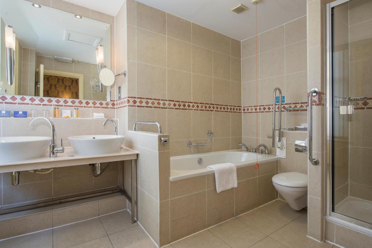 Double Room with Two Double Beds - Disability Access