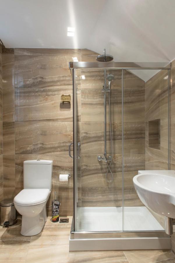 Double or Twin Room En Suite Bathroom