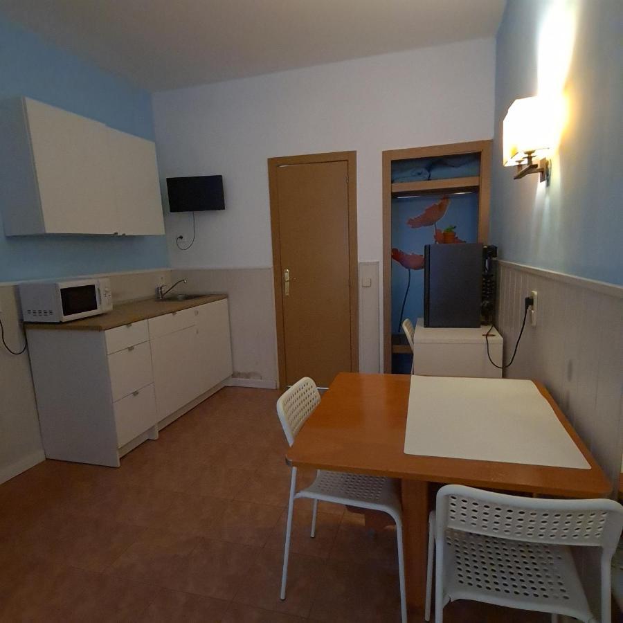 Basic Triple Room