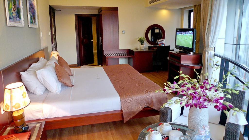 Deluxe Queen Room