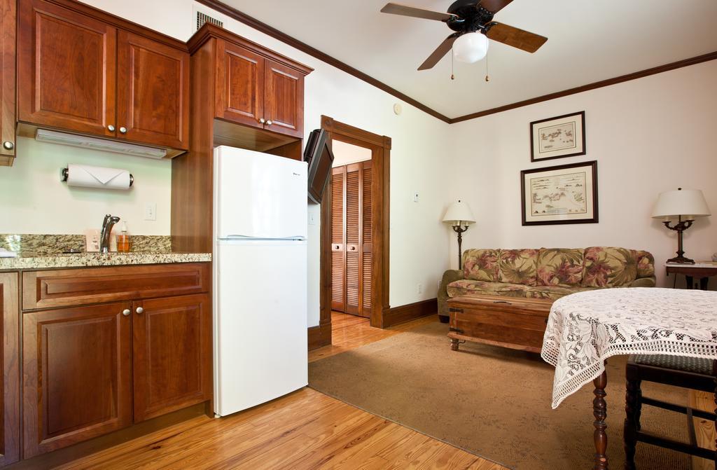 Island City House One-Bedroom Suite