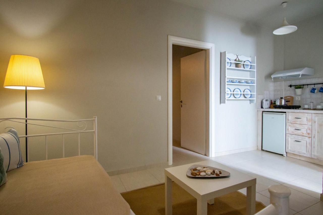 Superior One-Bedroom Apartment Pool View