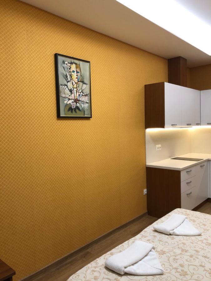 Deluxe Studio