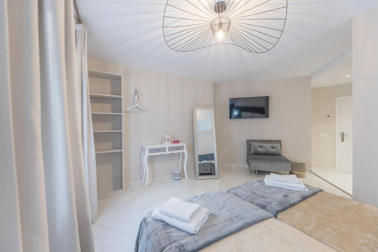 Standard Twin Room Sofa
