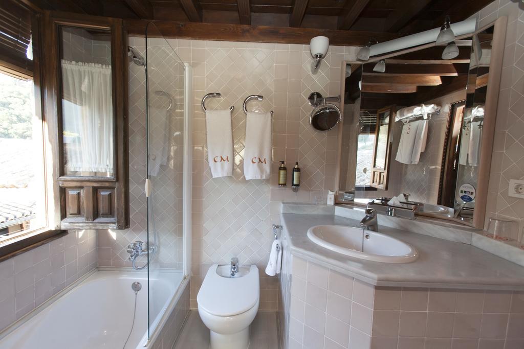 Double Room with frontal Alhambra view