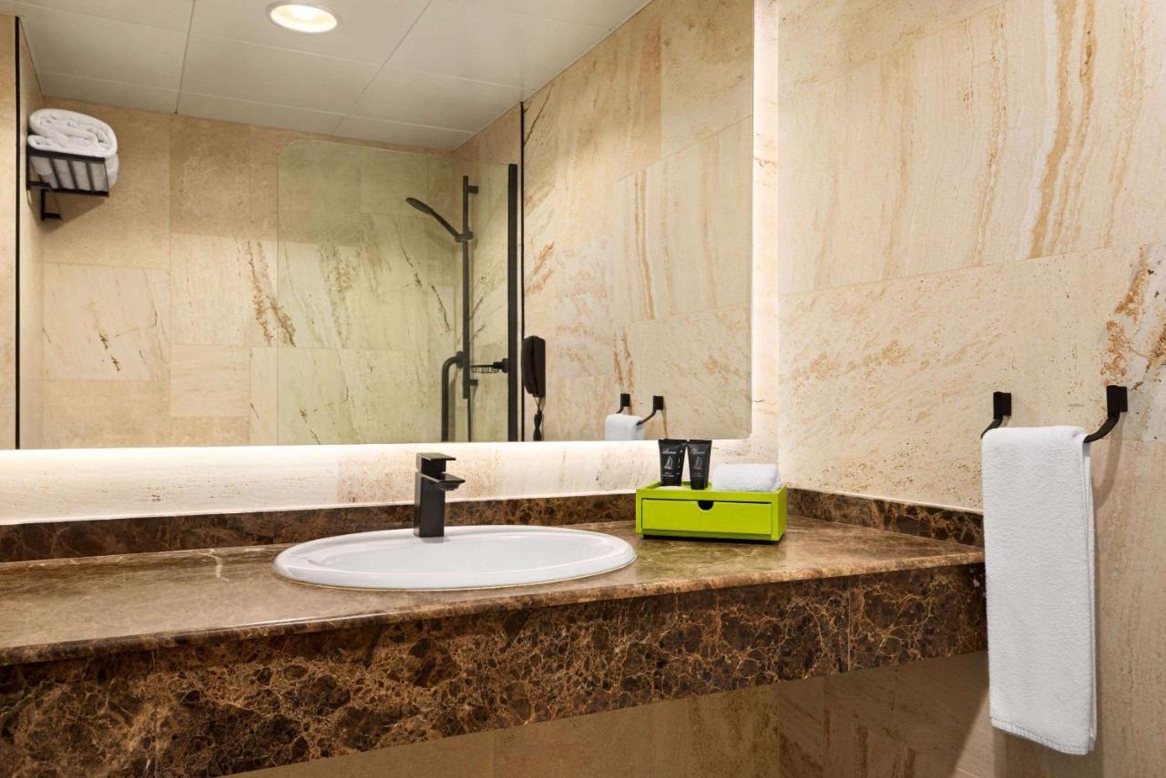Economy Room 1 King Bed Complimentary Transfer to La Mer Beach Dubai Mall or Burj Khalifa Metro Station