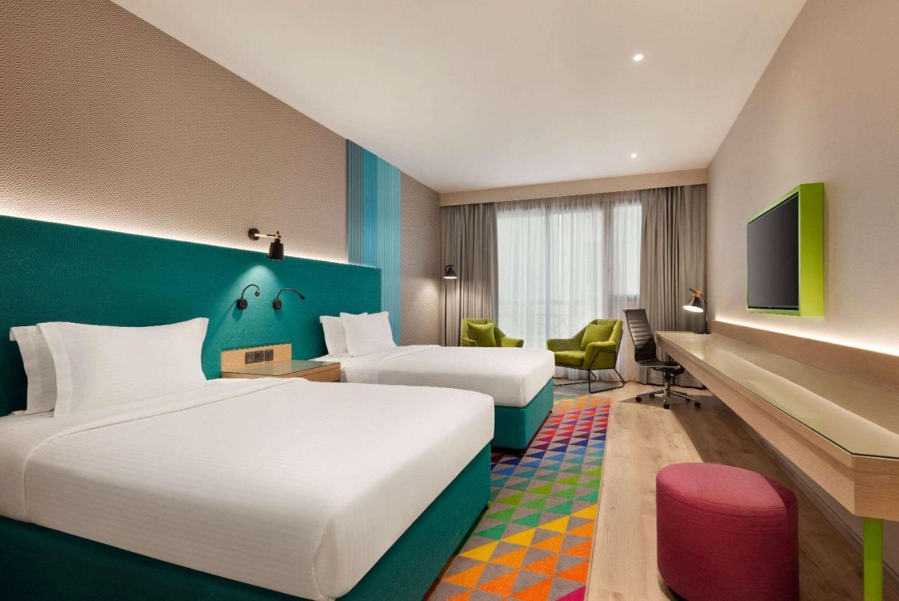 Deluxe Room 2 Twin Beds Complimentary Transfer to La Mer Beach Dubai Mall or Burj Khalifa Metro Station