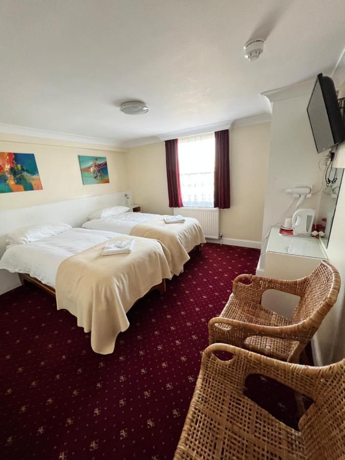 Twin Room Private Bathroom