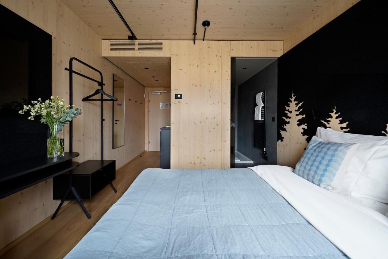 Medium Studio Kitchenette