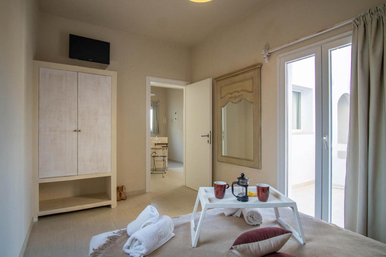 Superior One-Bedroom Apartment Pool View