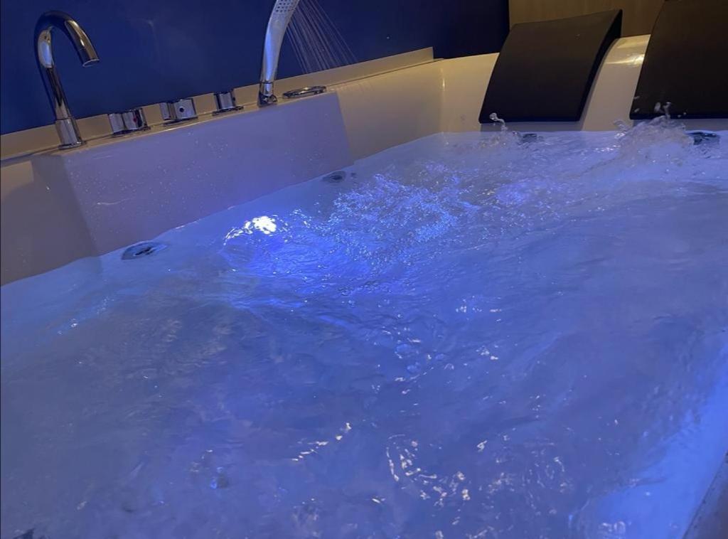 King Suite Spa Bath