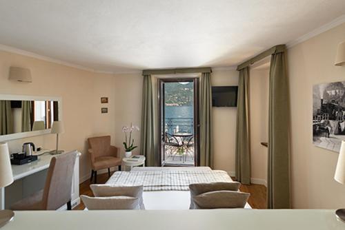 Double Room Balcony Lake View