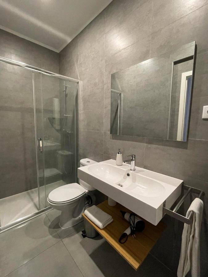 Quarto com Cama de Casal ou 2 de Solteiro e Banheiro Privativo Externo