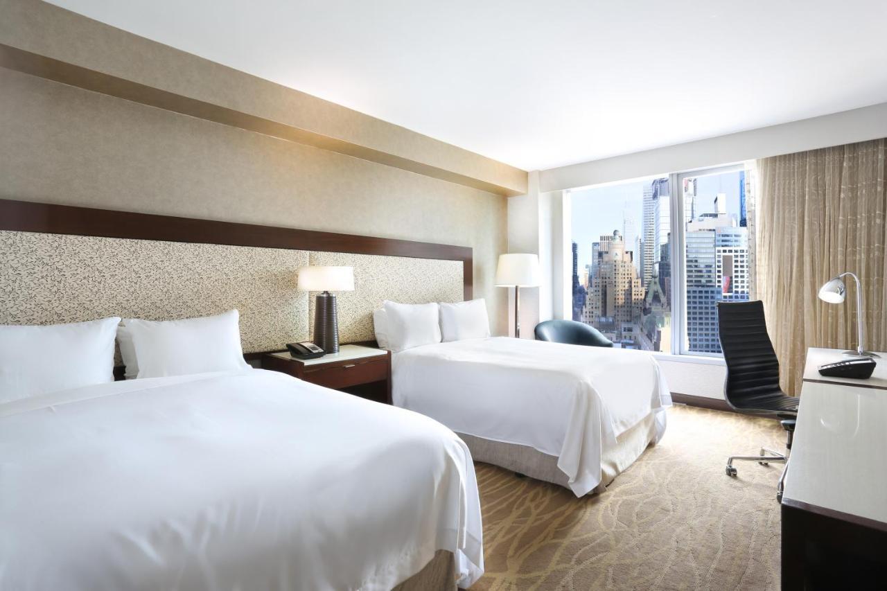 Quarto Duplo Premium com 2 Camas de Casal e Vista Zona Média da Cidade