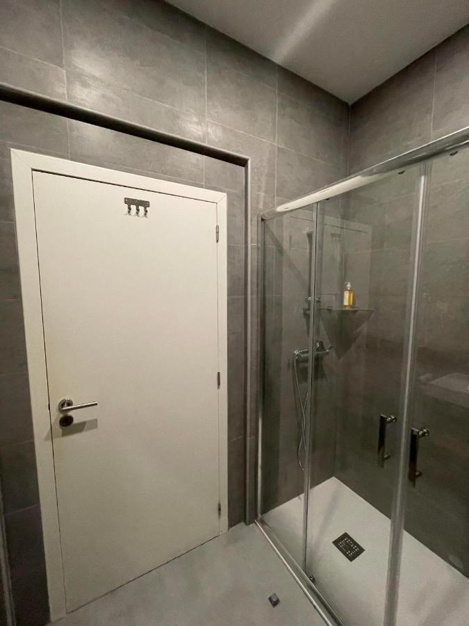 Quarto Individual Standard com Banheiro Privativo Externo
