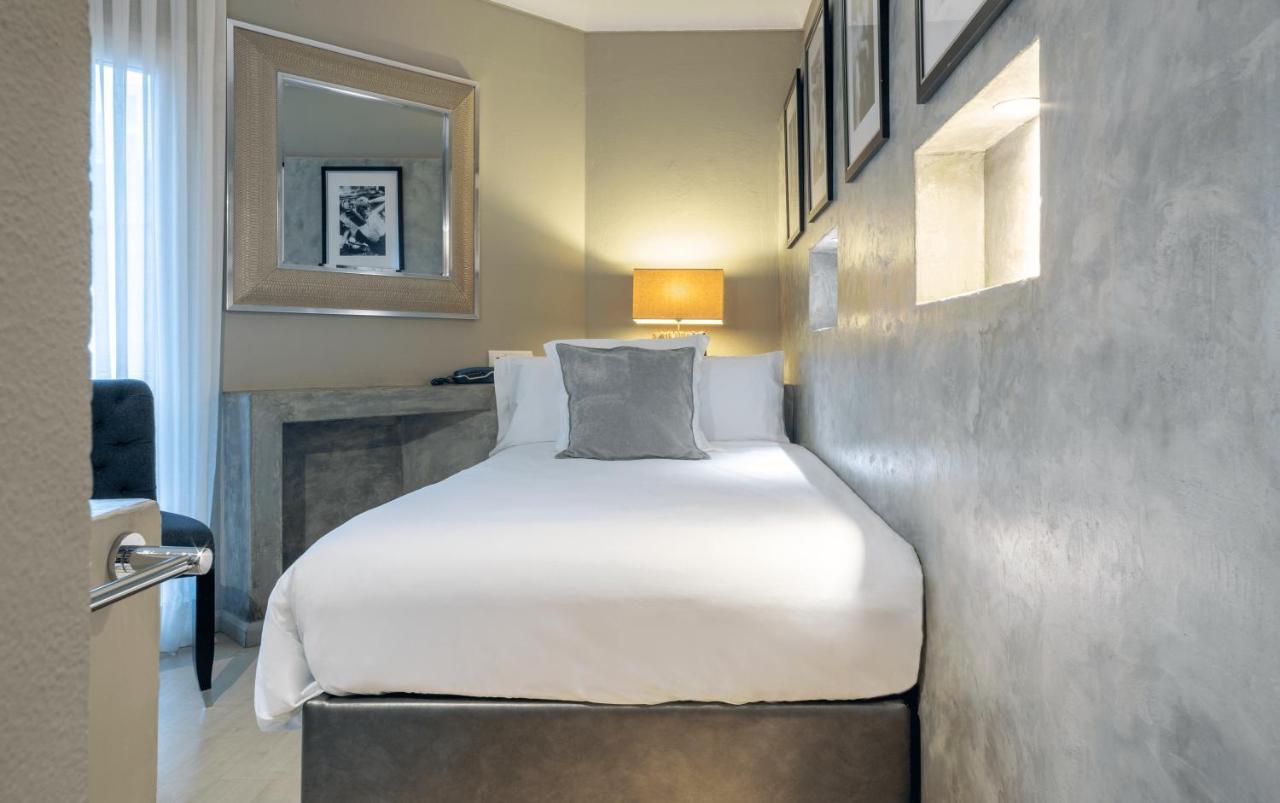 Single Room with Private Bathroom