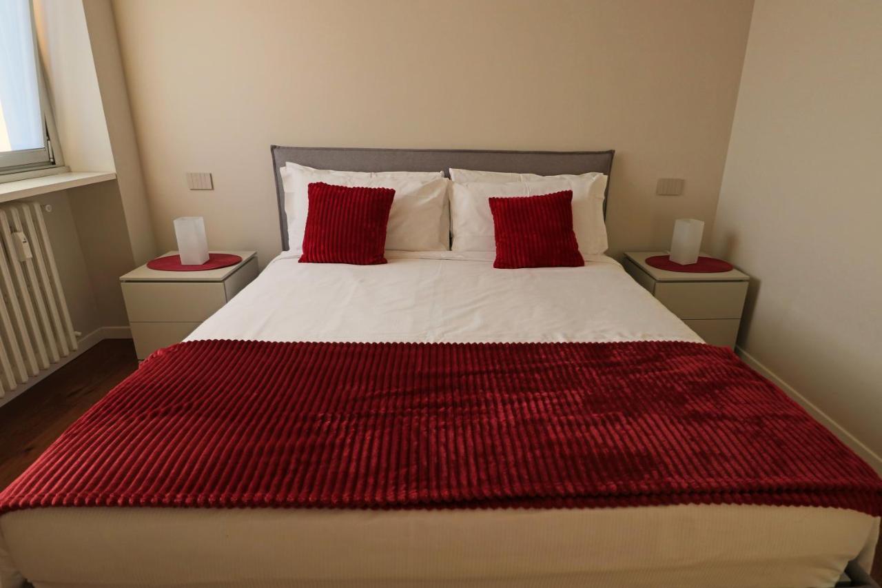 Deluxe One-Bedroom Apartment City View