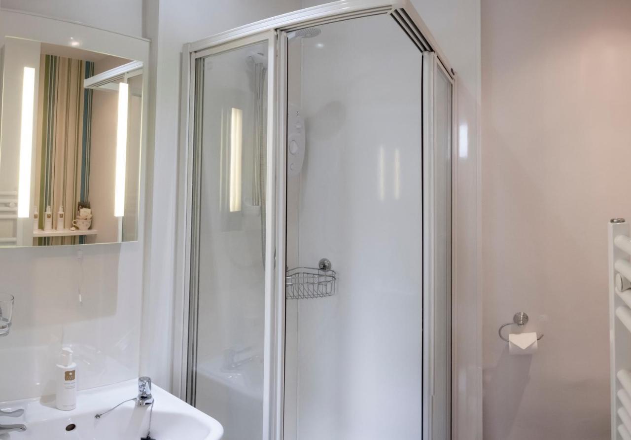 Standard Single Room Shower