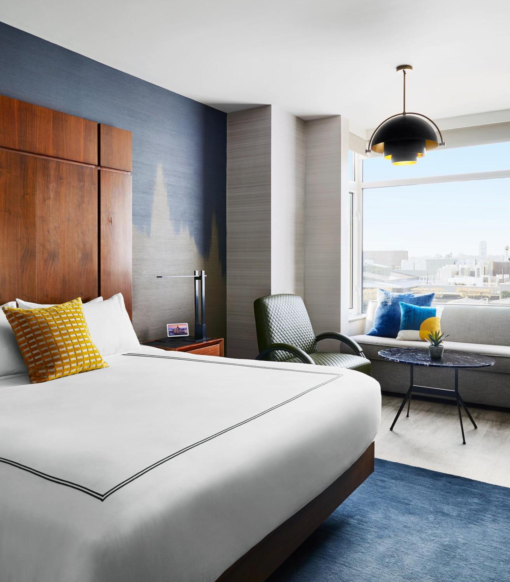 Grand Deluxe Queen Room