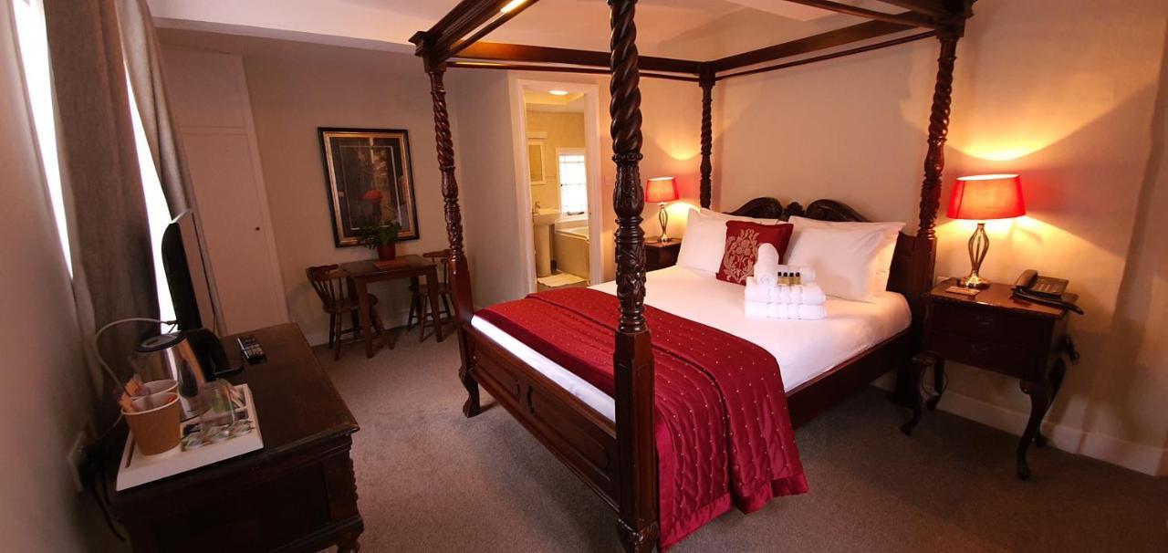 Double Room Bathroom