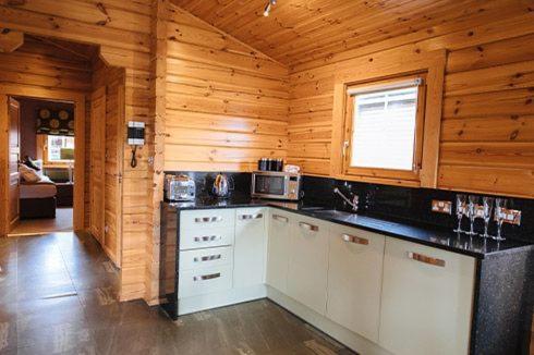 Three-Bedroom Lodge Private Hot Tub