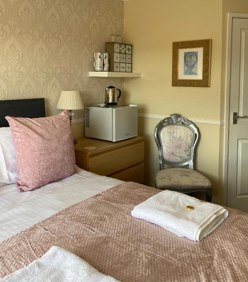 Double Room Private Bathroom 4