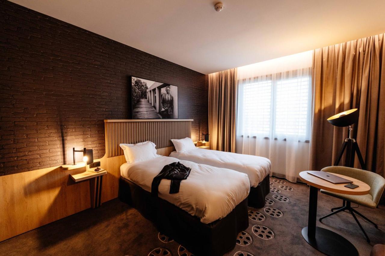 Twin Room,1707053497:JPEG