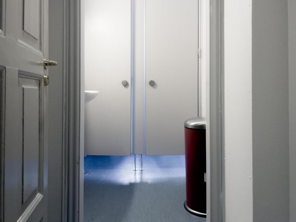 Private Capsule 8 Capsule Room