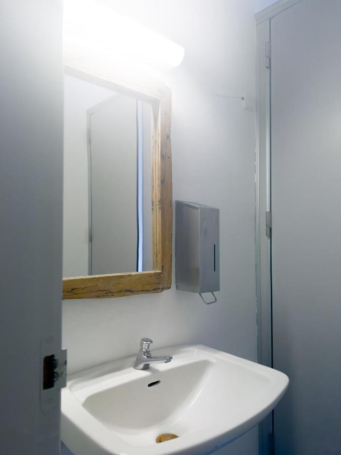 Private Capsule 8 Capsule Room